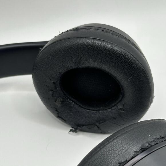 Beats by Dr. Dre Solo3 Bluetooth Wireless On-Ear Headphones - Black - Picture 7 of 9